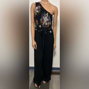 Xl cute  romper with pockets and belt!